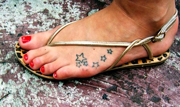 Tattoos de estrellas en el pie