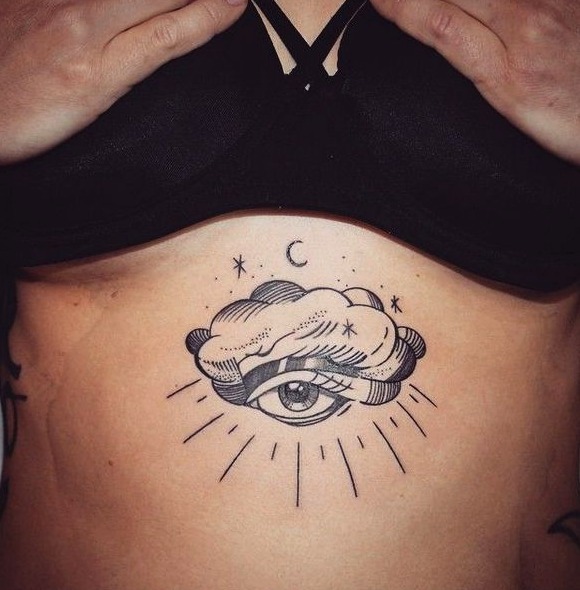 Tattoos debajo del pecho