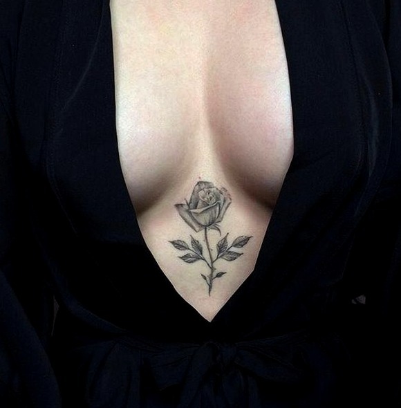 Tattoos debajo del pecho