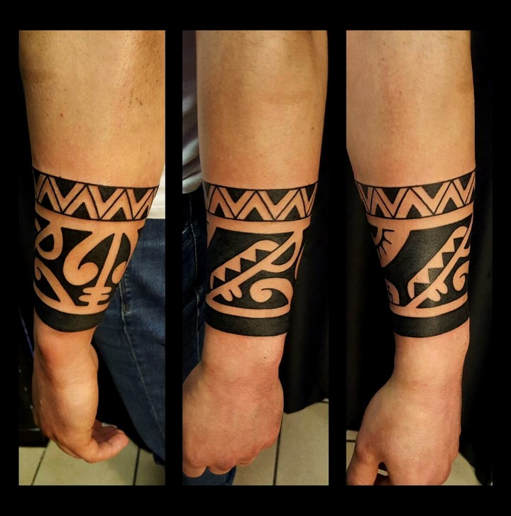 Tatuajes de brazaletes maoríes