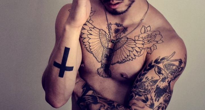 Tatuajes de cruces para hombres