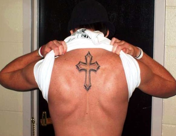 Tatuajes de cruces para hombres