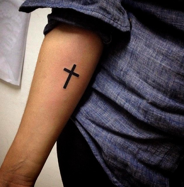 Tatuajes de cruces para hombres