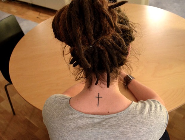 Tatuajes de cruces para mujeres