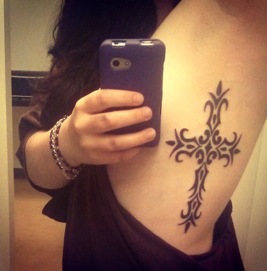 Tatuajes de cruces para mujeres