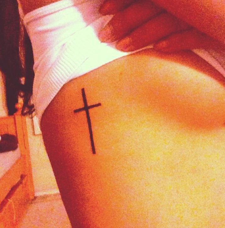 Tatuajes de cruces para mujeres