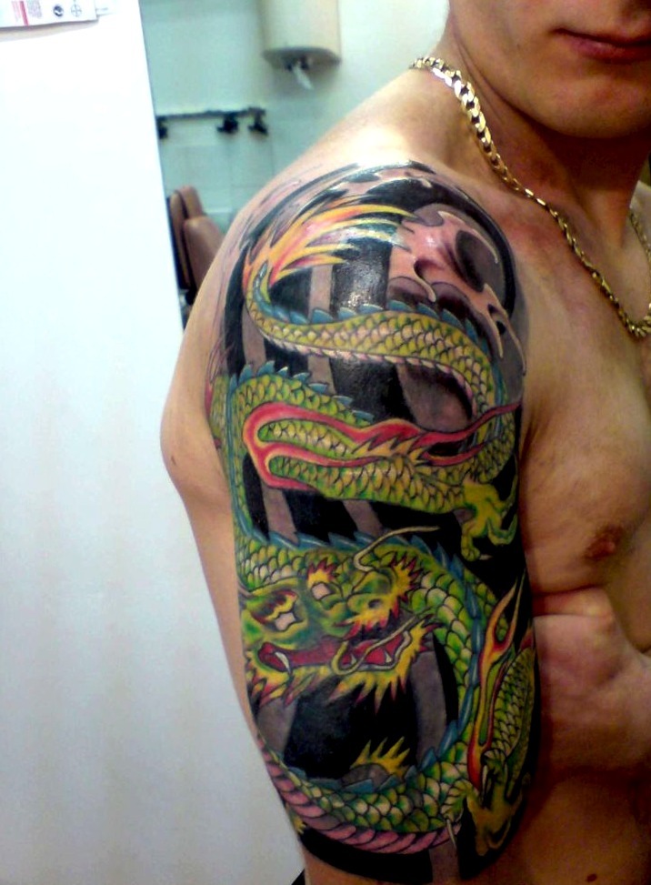 Tatuajes de dragones en el brazo