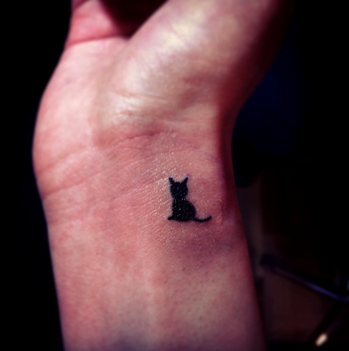 Tatuajes de la silueta de un gatito