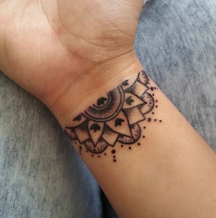 Tatuajes de mandalas en la muñeca