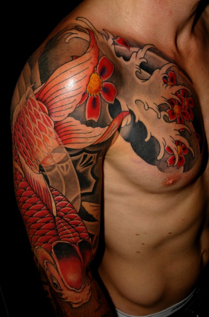 Tatuajes de pecho y brazo