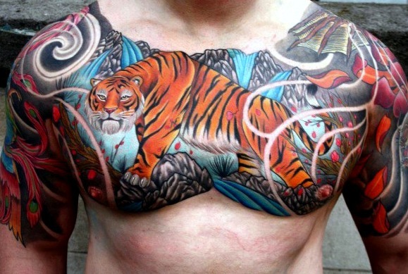 Tatuajes de pecho y brazo