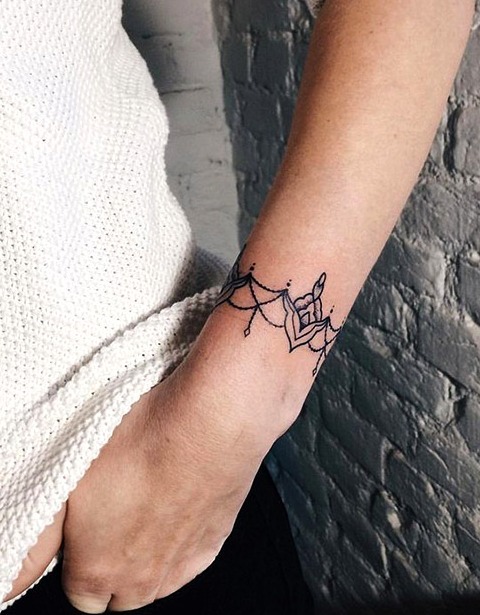 Tatuajes de pulseras en la muñeca
