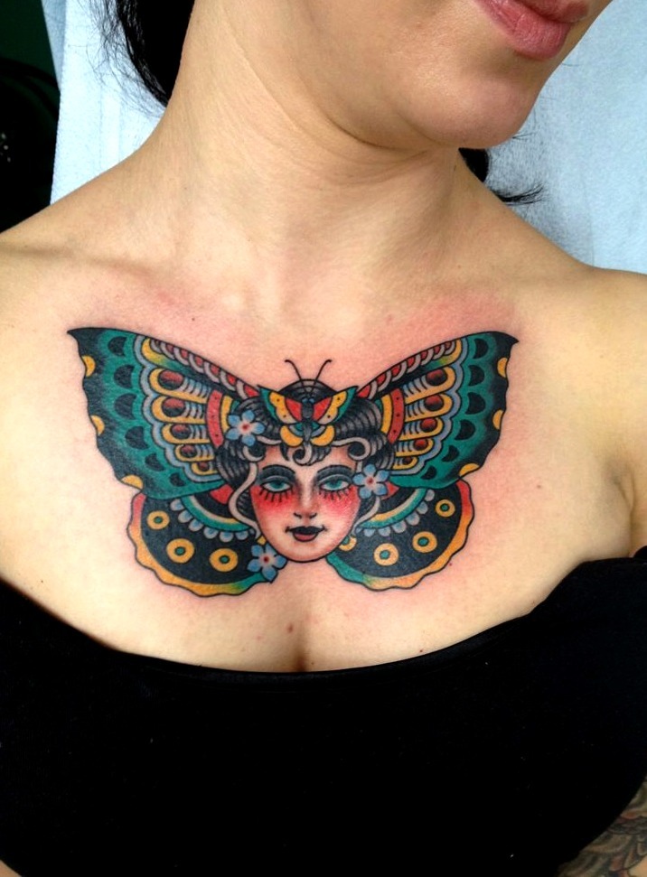 Tatuajes en el pecho para mujeres