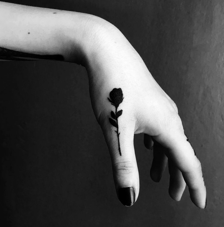 Tatuajes en las manos para mujeres