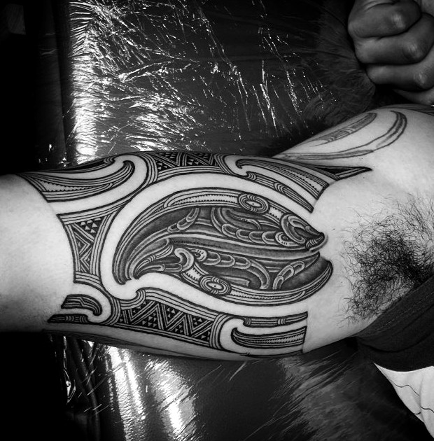 Maori shoulder tattoos